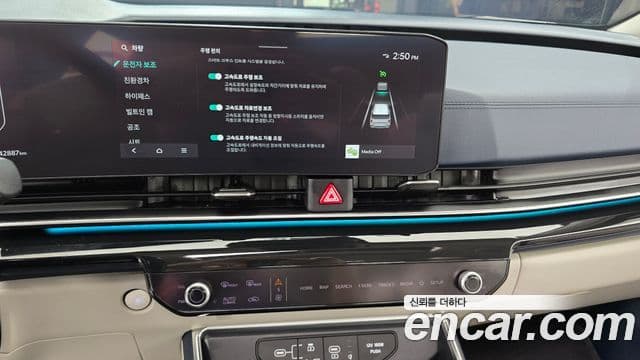 Kia Carnival 2024 — ფოტო 13/20
