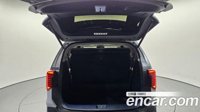 Kia Carnival 2024 — ფოტო 17/20