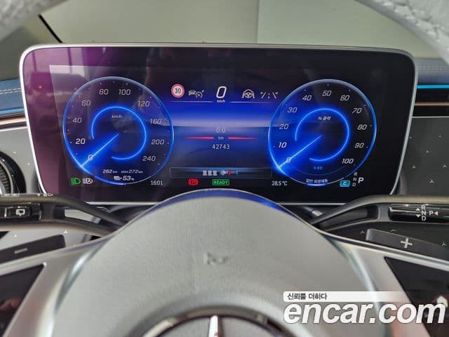 Mercedes-Benz EQE SUV 2025 — ფოტო 8/20