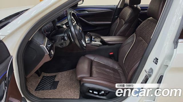 BMW 5 Series 2019 — Şəkil 12/20