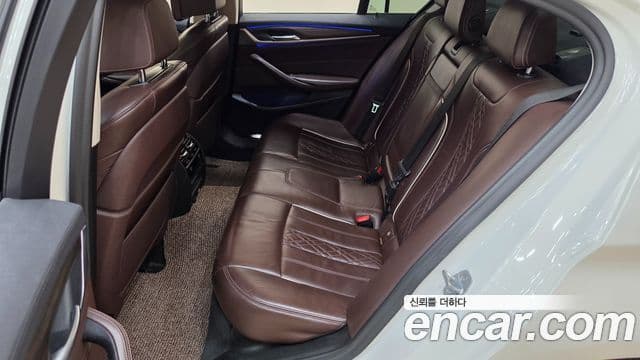 BMW 5 Series 2019 — Şəkil 13/20