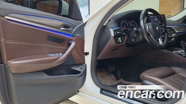 BMW 5 Series 2019 — Şəkil 14/20