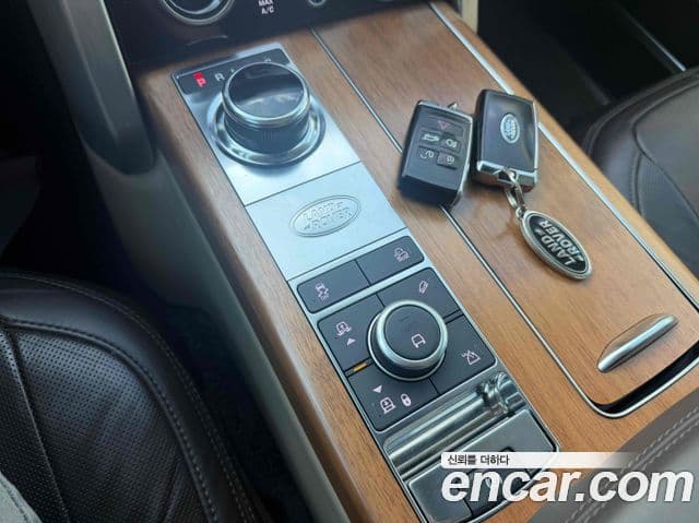 Land Rover Range Rover 2018 — Photo 15/20