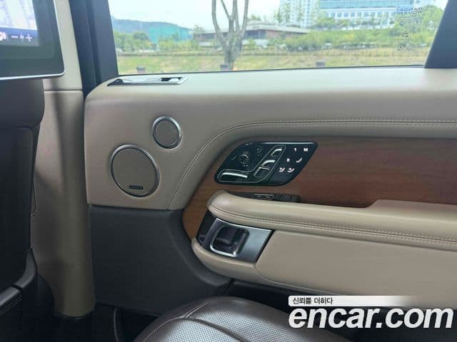 Land Rover Range Rover 2018 — Photo 6/20