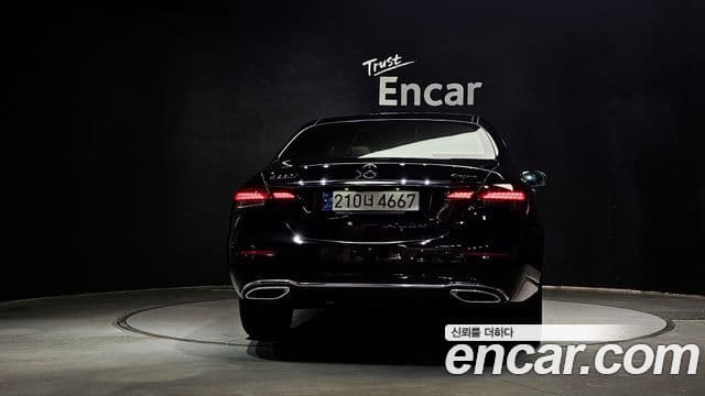 Mercedes-Benz E-Class 2021 — Фото 4/20