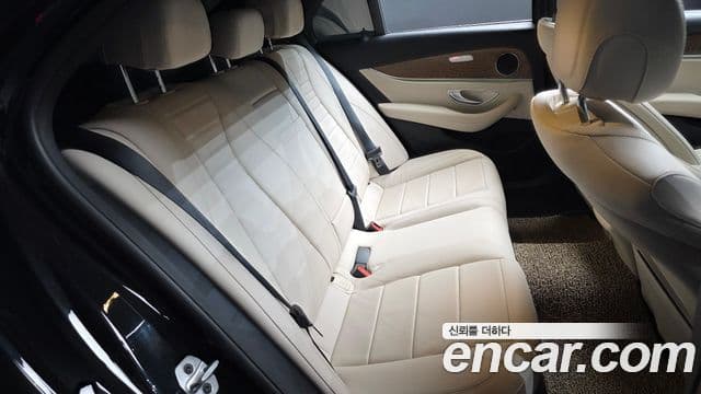 Mercedes-Benz E-Class 2021 — Фото 11/20