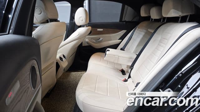 Mercedes-Benz E-Class 2021 — Фото 12/20