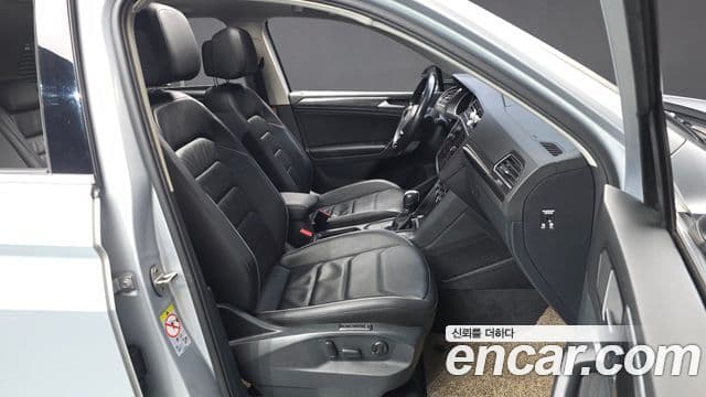 Volkswagen Tiguan 2018 — Şəkil 11/20