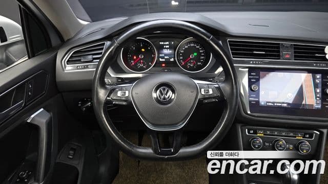 Volkswagen Tiguan 2018 — Şəkil 13/20