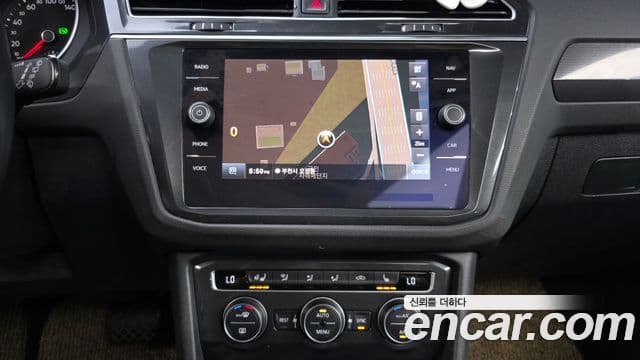 Volkswagen Tiguan 2018 — Şəkil 14/20