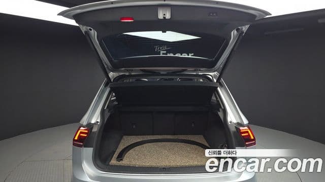 Volkswagen Tiguan 2018 — Şəkil 20/20