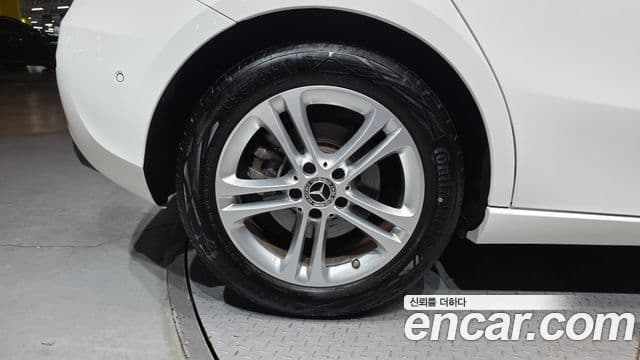 Mercedes-Benz A-Class 2023 — Фото 5/20