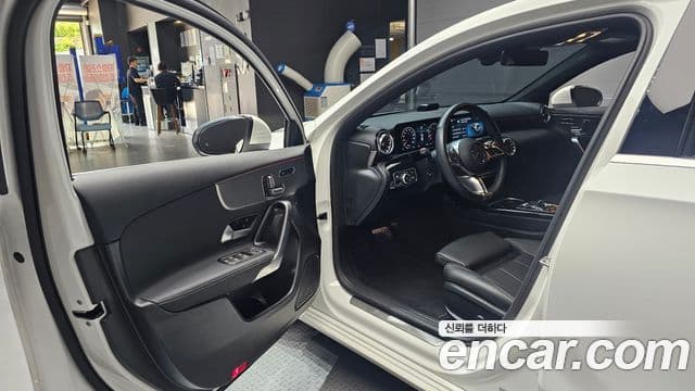 Mercedes-Benz A-Class 2023 — Фото 10/20