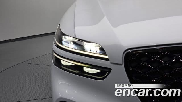 Genesis GV70 2021 — ფოტო 16/34