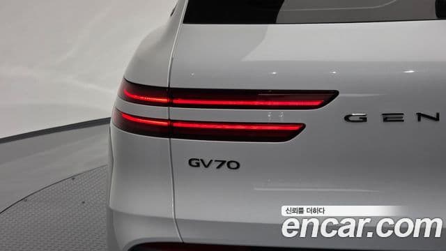 Genesis GV70 2021 — ფოტო 31/34