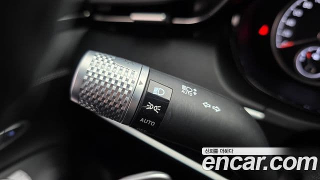 Genesis GV70 2021 — ფოტო 21/34