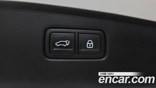 Genesis GV70 2021 — ფოტო 24/34