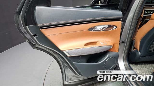 Genesis GV70 2021 — Şəkil 14/32