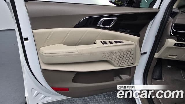 Kia Carnival 2023 — Photo 10/31