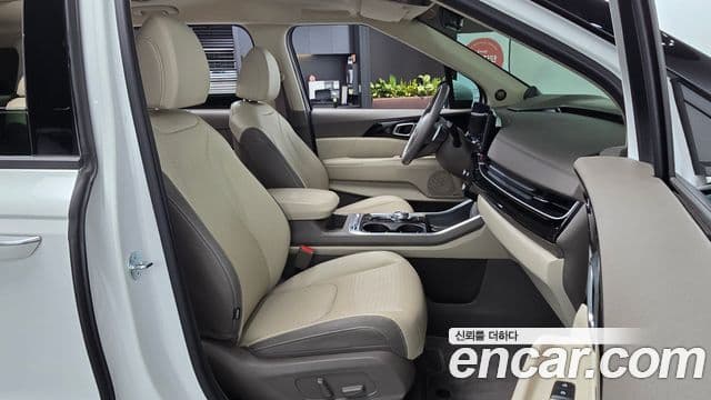 Kia Carnival 2023 — Photo 12/31