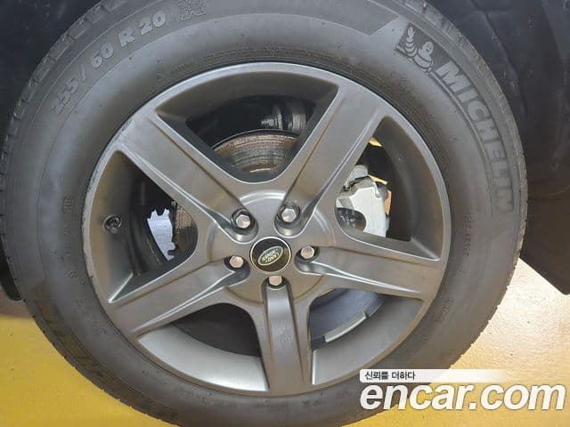 Land Rover Defender 2022 — Photo 24/31