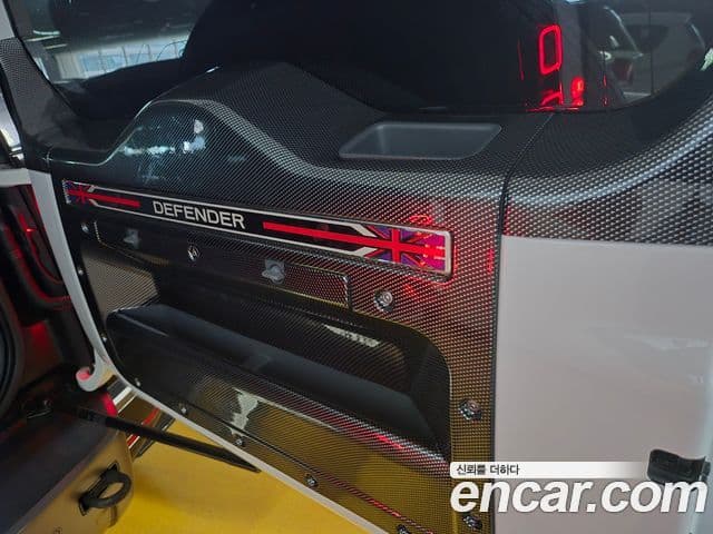 Land Rover Defender 2022 — Photo 15/31