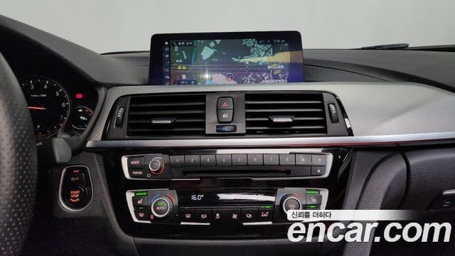 BMW 3 Series 2018 — ფოტო 13/20