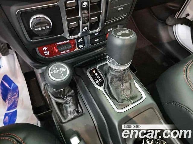 Jeep Wrangler 2025 — ფოტო 8/19