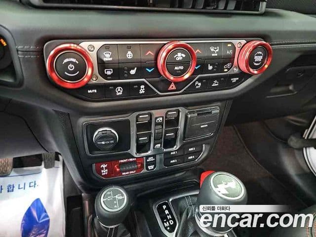 Jeep Wrangler 2025 — ფოტო 15/19