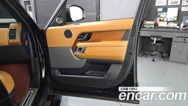 Land Rover Range Rover 2018 — Photo 31/39