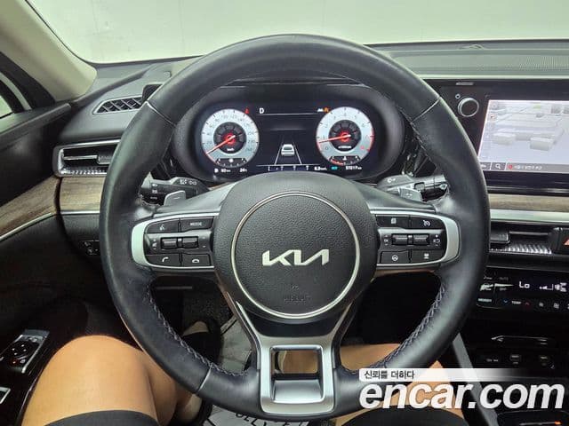 Kia K5 2022 — ფოტო 13/18