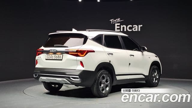 Kia Seltos 2022 — ფოტო 1/20