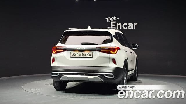 Kia Seltos 2022 — ფოტო 3/20