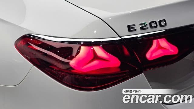 Mercedes-Benz E-Class 2026 — Photo 15/30