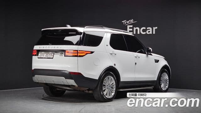 Land Rover Discovery 5 2019 — ფოტო 2/20