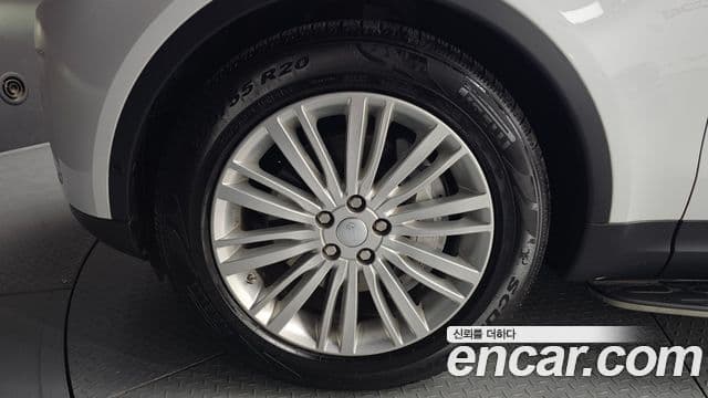 Land Rover Discovery 5 2019 — ფოტო 5/20
