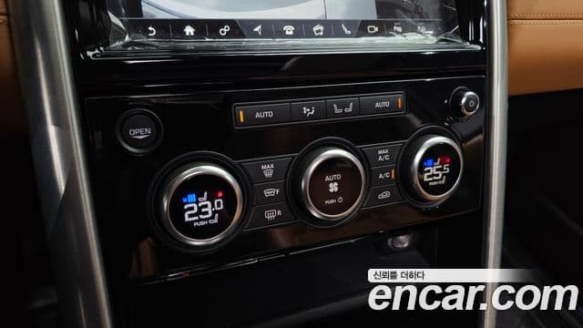 Land Rover Discovery 5 2019 — ფოტო 16/20