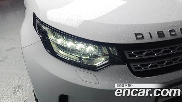 Land Rover Discovery 5 2019 — Şəkil 11/40