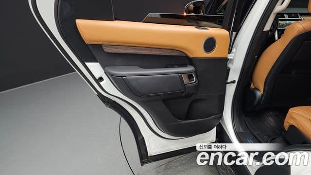Land Rover Discovery 5 2019 — Şəkil 5/40