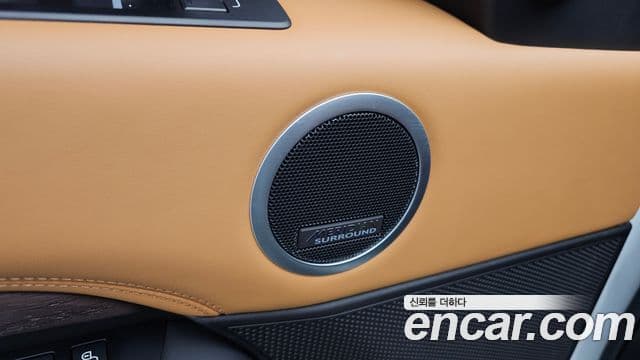 Land Rover Discovery 5 2019 — Şəkil 18/40