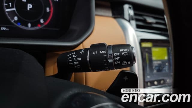 Land Rover Discovery 5 2019 — Şəkil 9/40