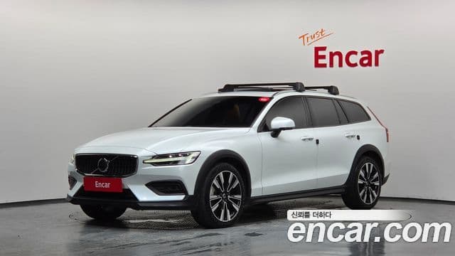 Volvo V60 Cross Country 2024 — Фото 1/20
