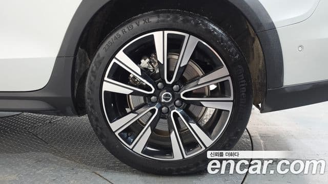 Volvo V60 Cross Country 2024 — Photo 31/36