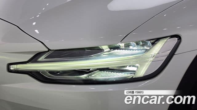 Volvo V60 Cross Country 2024 — Photo 21/36