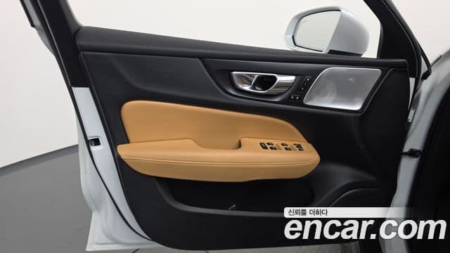 Volvo V60 Cross Country 2024 — Photo 7/36