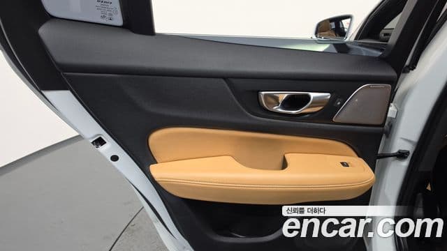 Volvo V60 Cross Country 2024 — Photo 15/36