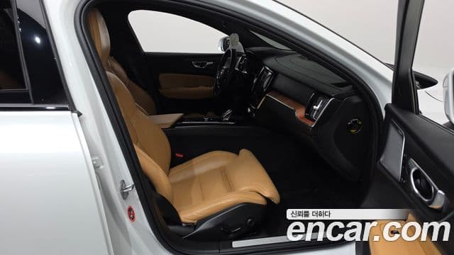 Volvo V60 Cross Country 2024 — Photo 19/36