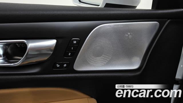 Volvo V60 Cross Country 2024 — Photo 32/36