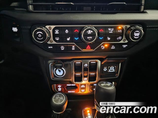 Jeep Wrangler 2025 — ფოტო 14/20