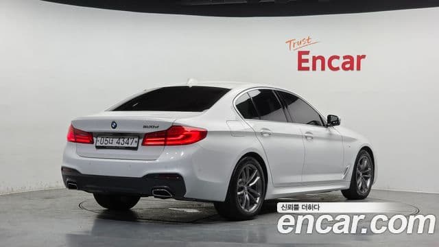 BMW 5 Series 2019 — ფოტო 2/20